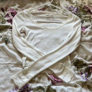 UO white lace long sleeve ribbed crop top